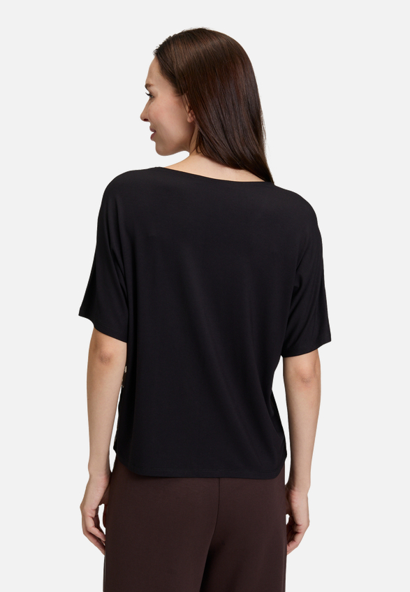 Oversize-Shirt mit Aufdruck / Modellfoto Rückseite