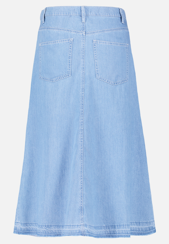 Jeansrock mit offenem Saum / Rückseite