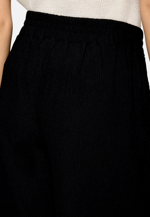 Bermuda-Shorts  mit elastischem Bund / Detailbild