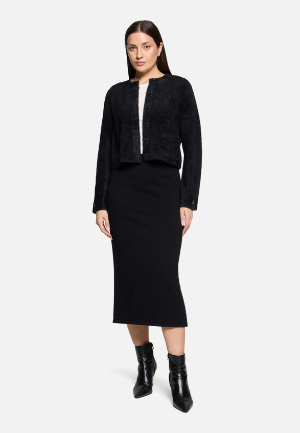 Strick-Cardigan mit aufgesetzten Taschen / Modellfoto Vorderseite (Outfit)