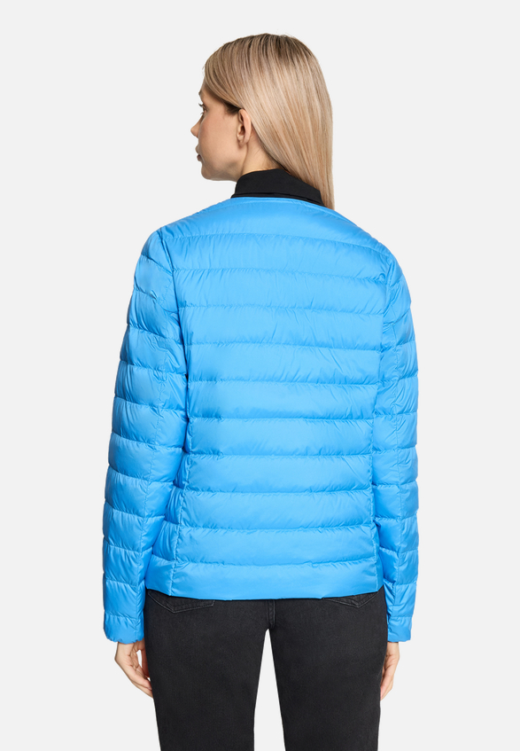 Daunen-Steppjacke mit Rundhalsausschnitt / Modellfoto Rückseite