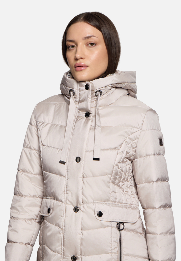 Outdoorjacke mit Kapuze / Detailbild