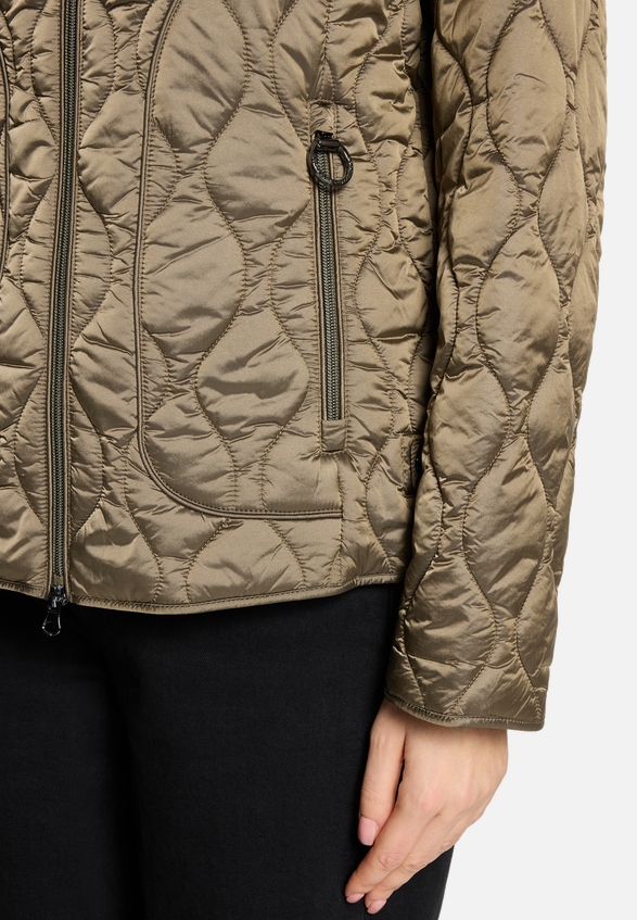 Outdoorjacke mit abnehmbarer Kapuze / Detailbild