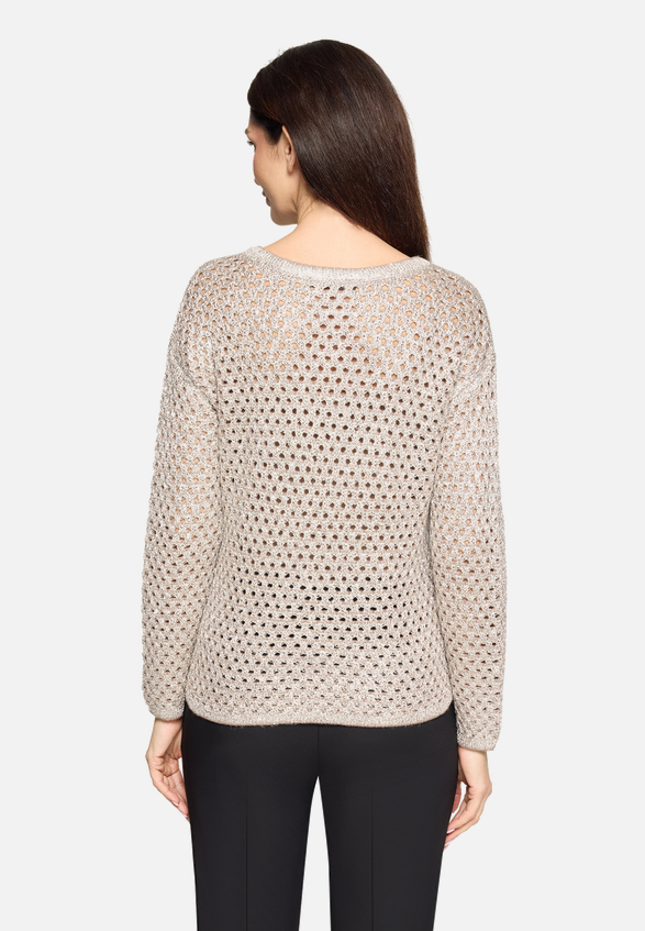 Strickpullover mit Lochmuster / Modellfoto Rückseite