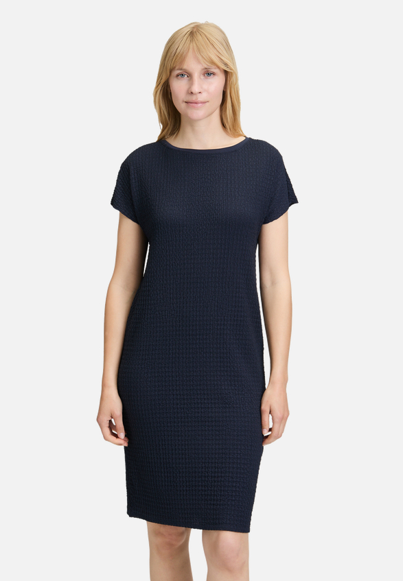 Plisseekleid kurzarm / Modellfoto Vorderseite