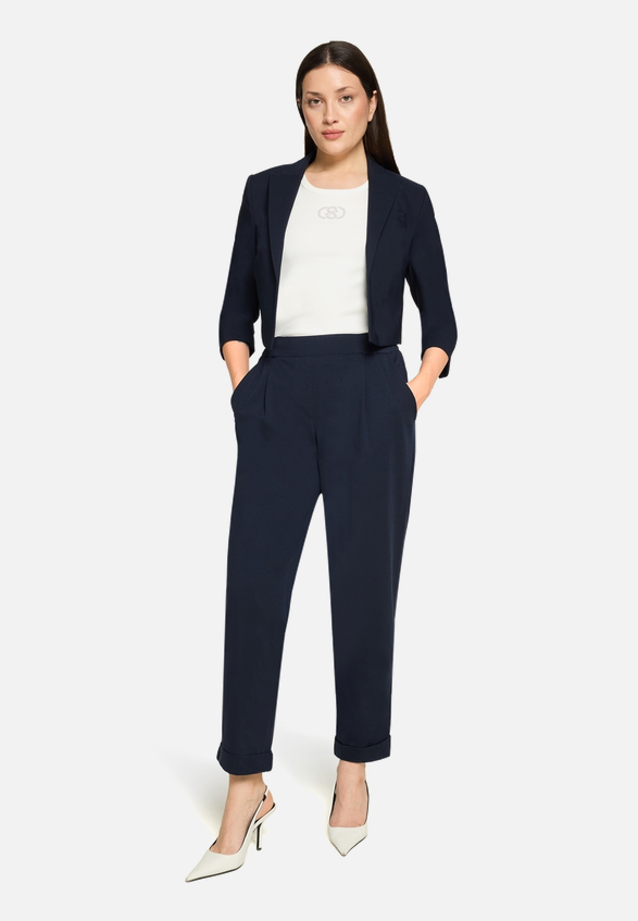 Kurzblazer mit 3/4 Arm / Modellfoto Vorderseite (Outfit)