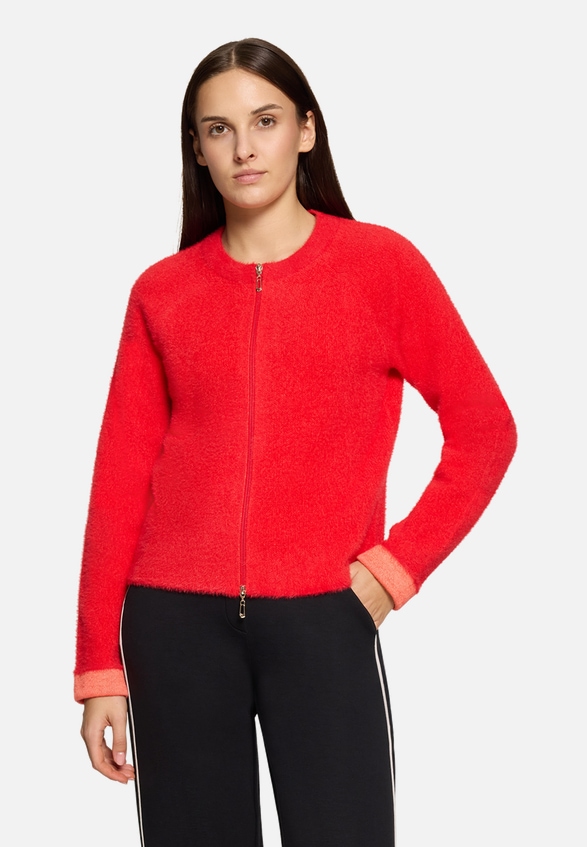 Casual-Strickjacke mit Reißverschluss / Modellfoto Vorderseite