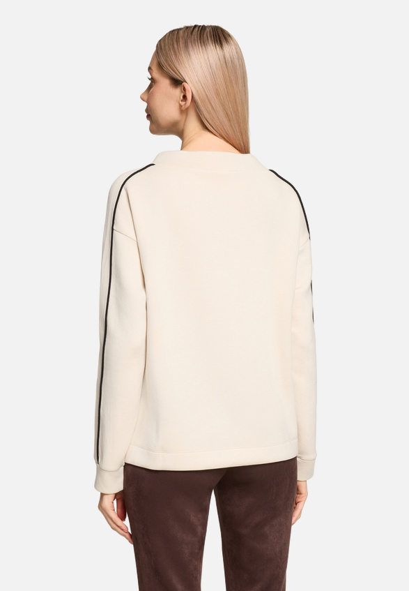 Sweatshirt mit Stehkragen / Modellfoto Rückseite