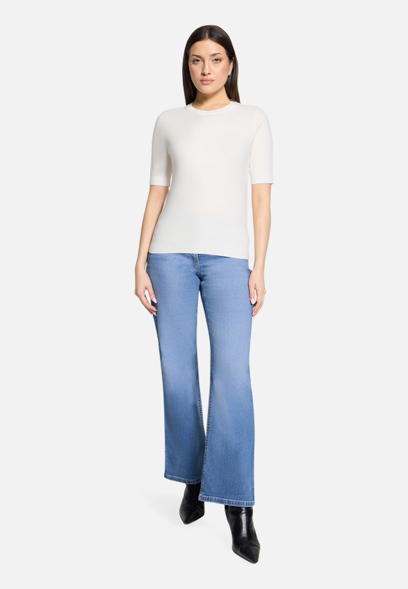Basic-Pullover kurzarm / Modellfoto Vorderseite (Outfit)