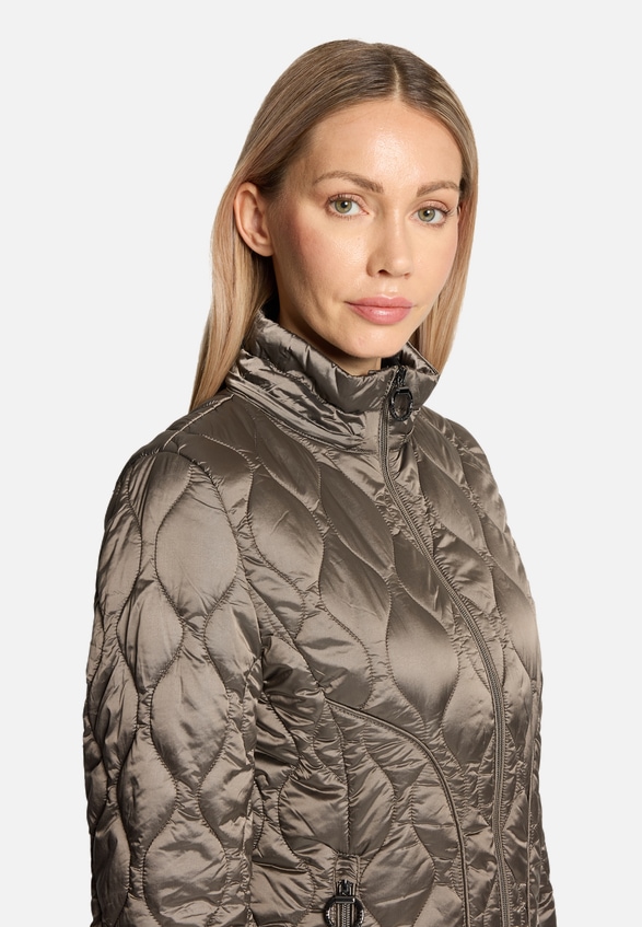Outdoorjacke mit abnehmbarer Kapuze / Detailbild