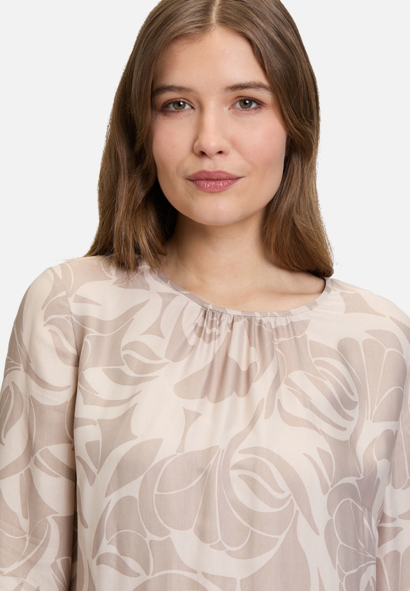 Sommerkleid mit Rundhalsausschnitt / Detailbild