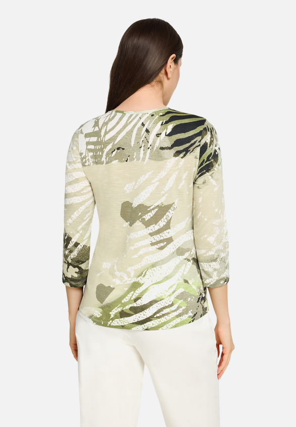 Basic Shirt mit Print / Modellfoto Rückseite
