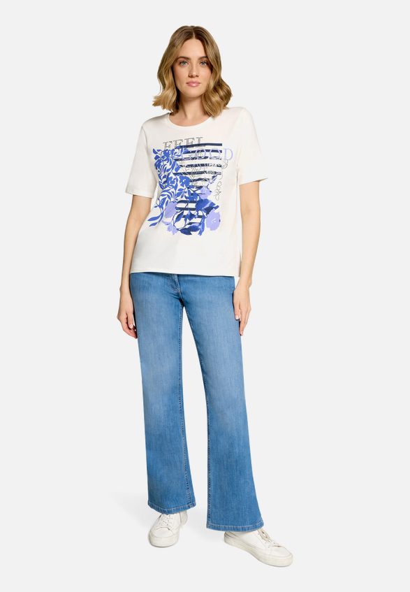 Basic Shirt mit Placement / Modellfoto Vorderseite (Outfit)