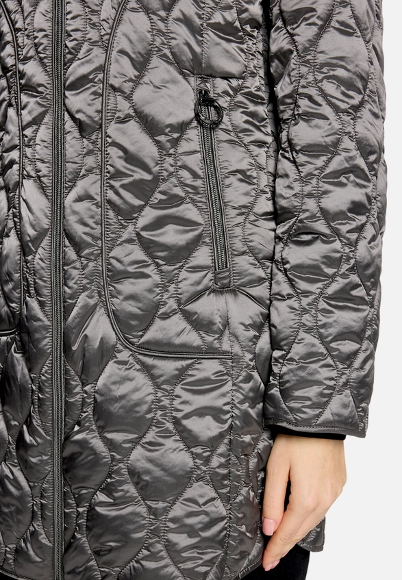 Outdoorjacke mit abnehmbarer Kapuze / Detailbild