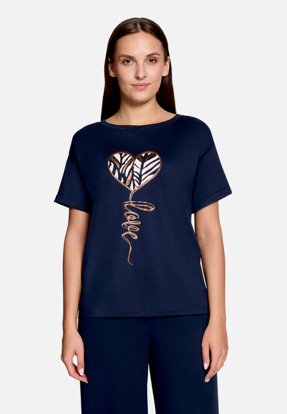 Casual-Shirt mit Aufdruck / Modellfoto Vorderseite