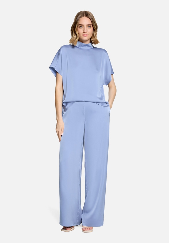 Schlupfbluse unifarben / Modellfoto Vorderseite (Outfit)