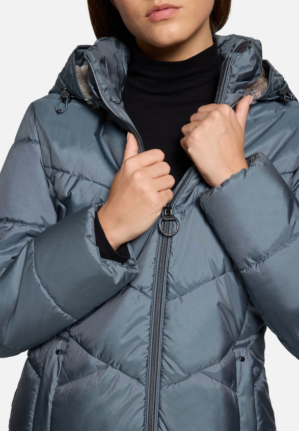 Outdoorjacke mit abnehmbarer Kapuze / Detailbild