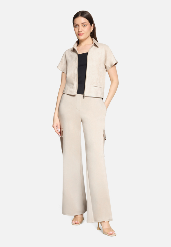 Blazer-Jacke mit Reißverschluss / Modellfoto Vorderseite (Outfit)
