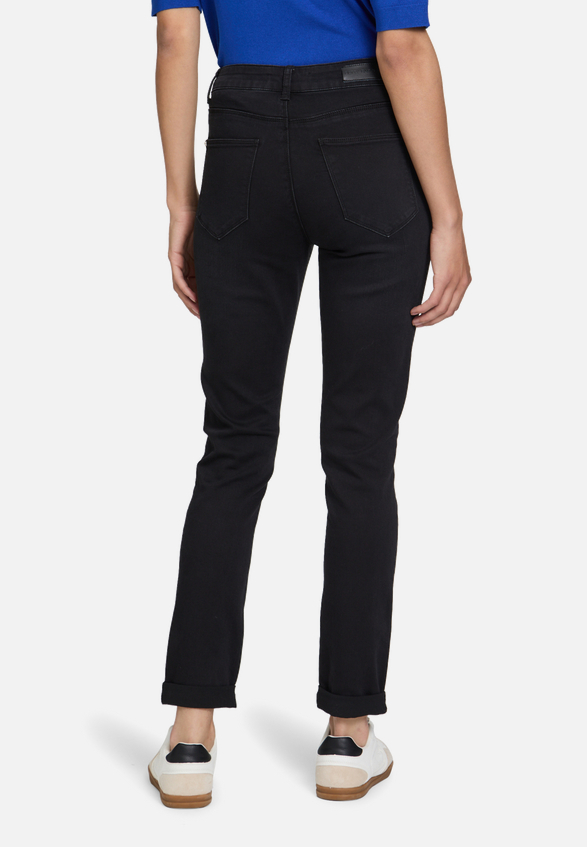 Slim Fit Jeans  mit Stretch Anteil Style Sunny  / Modellfoto Rückseite