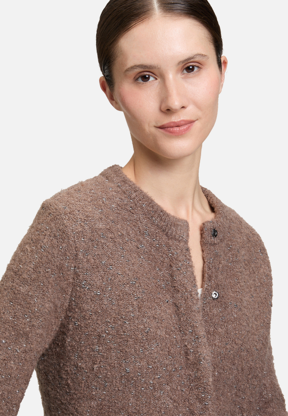 Grobstrickjacke mit Lurexfaden / Detailbild