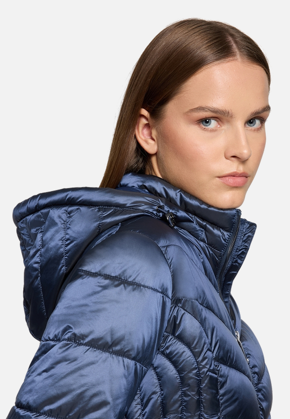Outdoorjacke mit abnehmbarer Kapuze / Detailbild