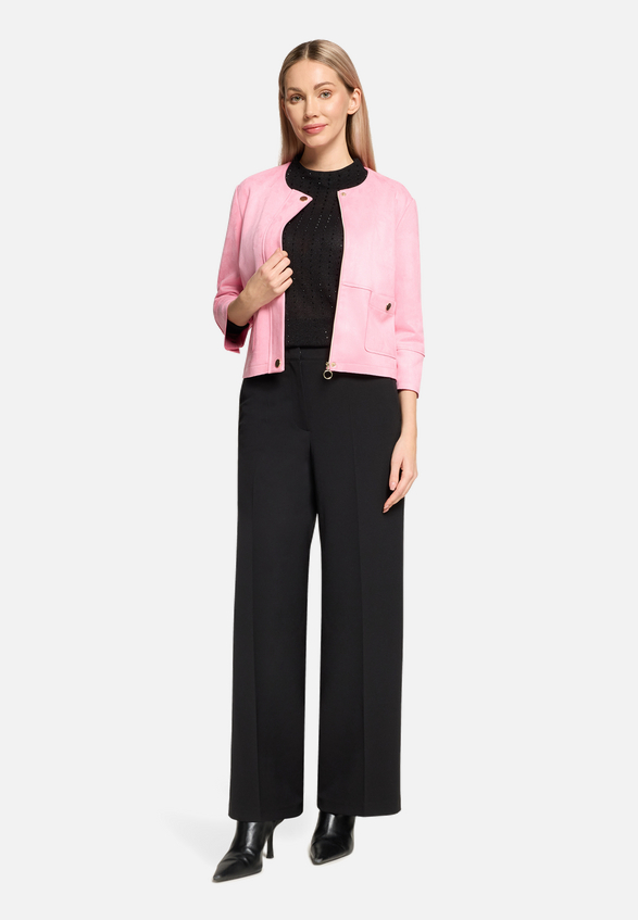 Blazer-Jacke mit aufgesetzten Taschen / Modellfoto Vorderseite (Outfit)