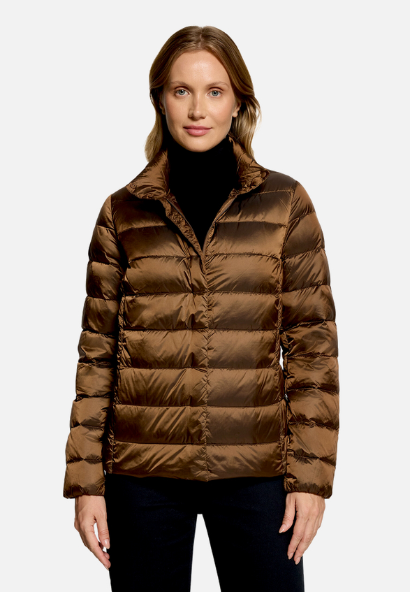 Daunenjacke   mit Stehkragen / Modellfoto Vorderseite