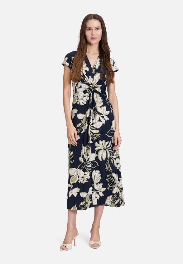 Midikleid mit Raffung / Modellfoto Vorderseite