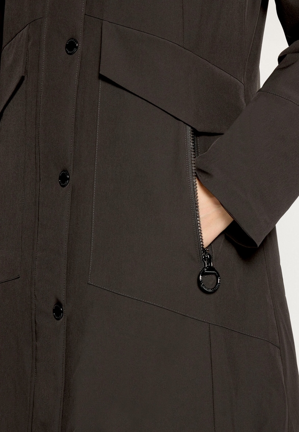 Outdoorjacke mit abnehmbarer Kapuze / Detailbild
