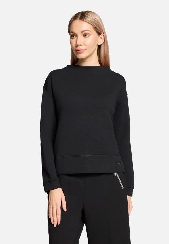 Sweatshirt mit Stehkragen / Modellfoto Vorderseite