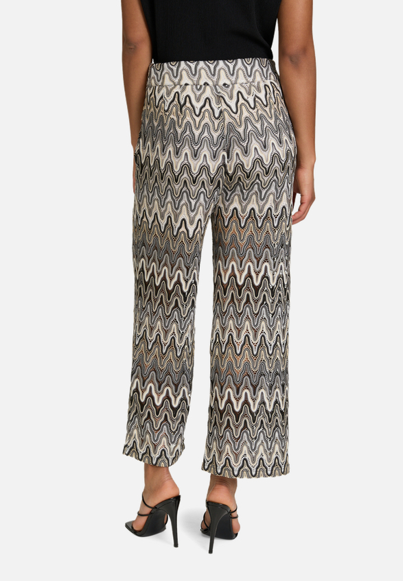 Marlene-Hose mit hohem Bund / Modellfoto Rückseite