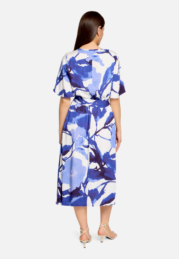 Sommerkleid mit Rundhalsausschnitt / Modellfoto Rückseite