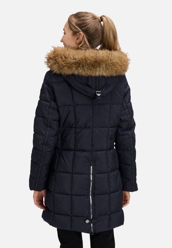 Outdoorjacke mit Kapuze / Modellfoto Rückseite