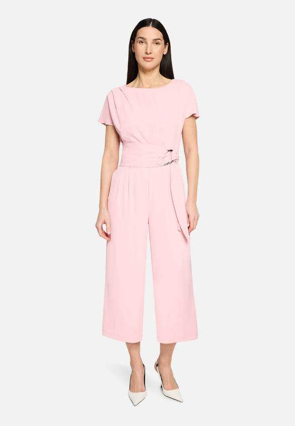 Jumpsuit mit Eingrifftaschen / Modellfoto Vorderseite
