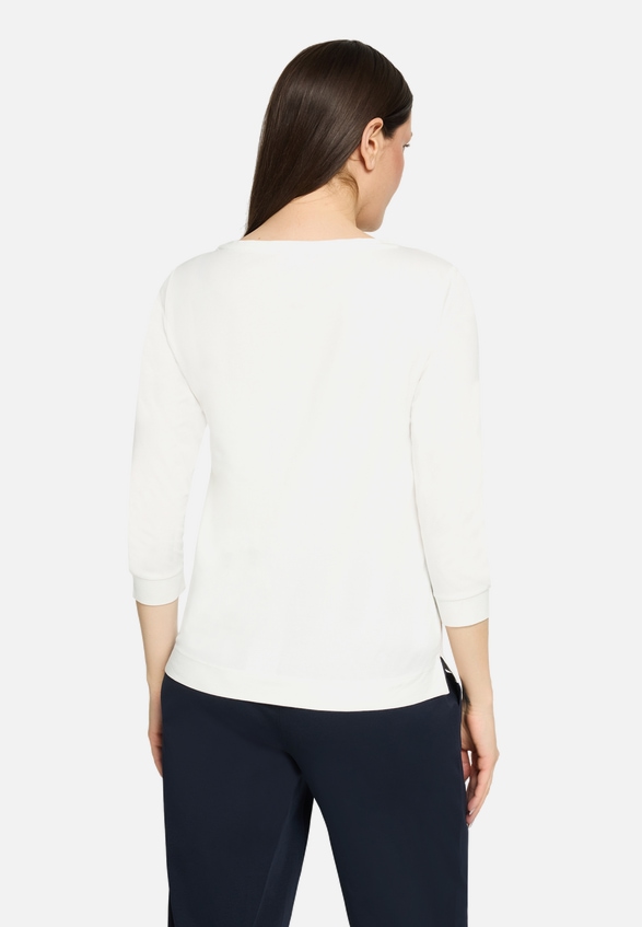 Basic Shirt mit Aufdruck / Modellfoto Rückseite