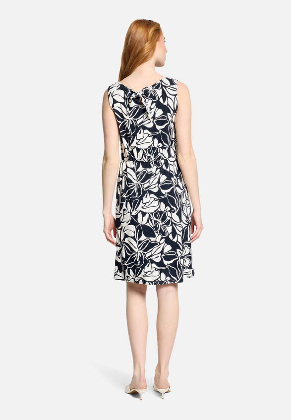 Sommerkleid mit Rundhalsausschnitt / Modellfoto Rückseite