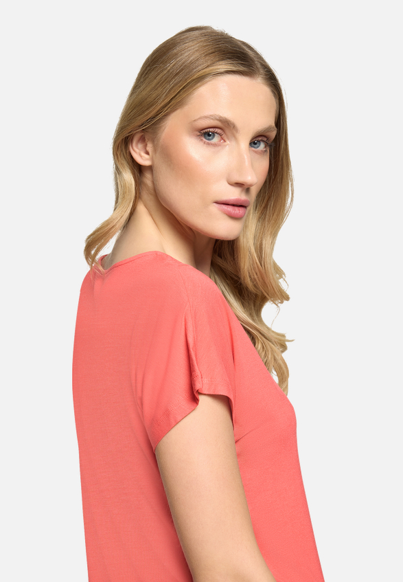 Casual-Shirt mit V-Ausschnitt / Detailbild