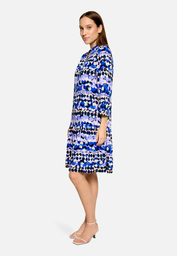 Stufenkleid mit 3/4 Arm / Modellfoto Vorderseite (Outfit)