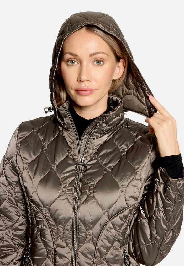 Outdoorjacke mit abnehmbarer Kapuze / Detailbild