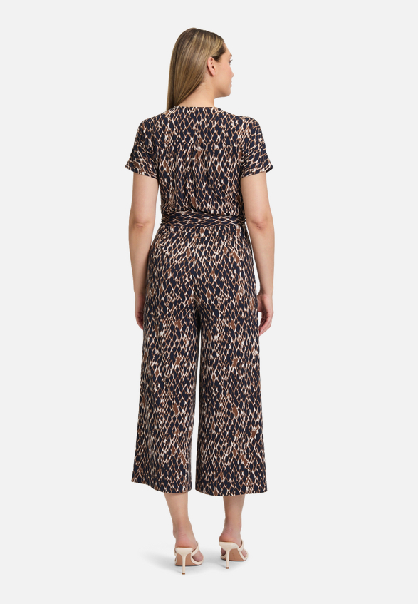 Jumpsuit mit Eingrifftaschen / Modellfoto Rückseite