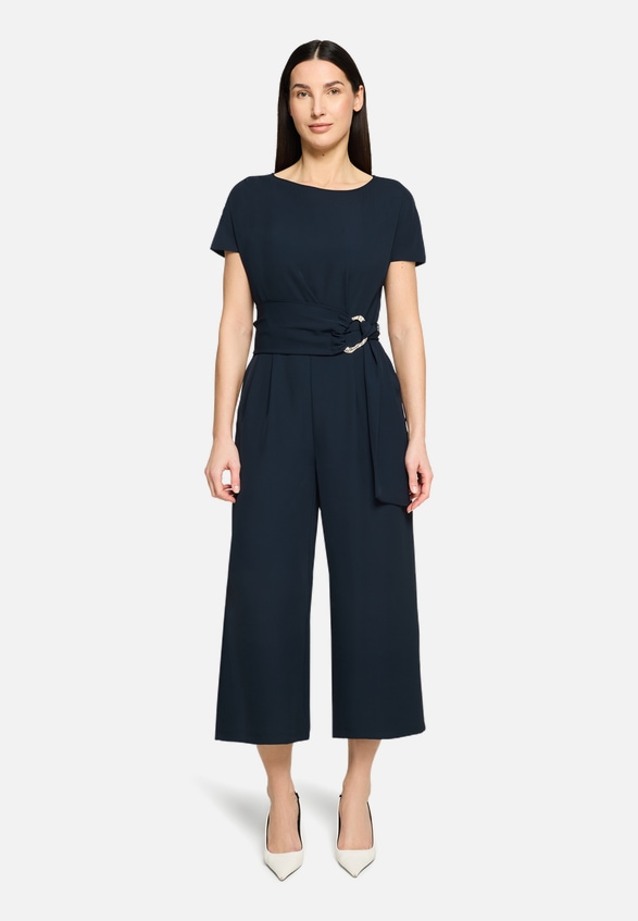 Jumpsuit mit Eingrifftaschen / Modellfoto Vorderseite