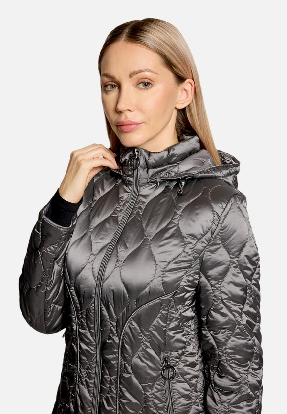 Outdoorjacke mit abnehmbarer Kapuze / Detailbild