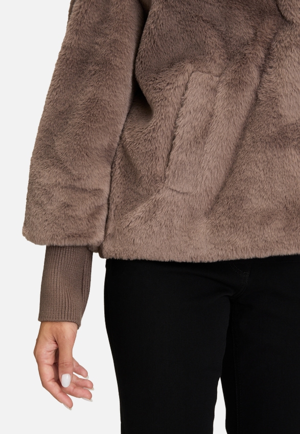 Outdoorjacke mit Plüsch / Detailbild
