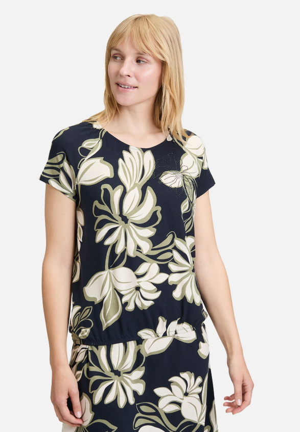 Printshirt mit Gummizug / Modellfoto Vorderseite