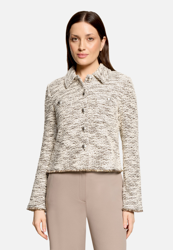 Bouclé-Jacke  mit Knöpfen / Modellfoto Vorderseite