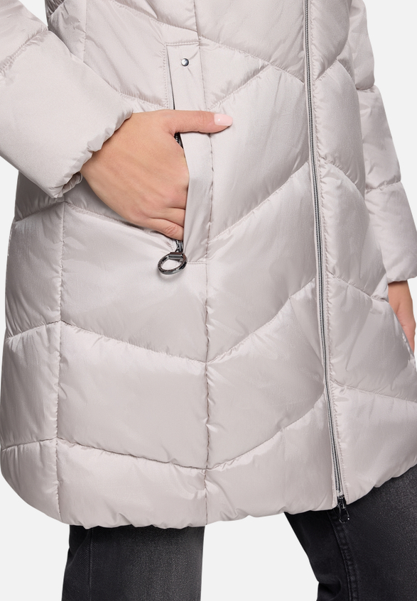 Outdoorjacke mit abnehmbarer Kapuze / Detailbild