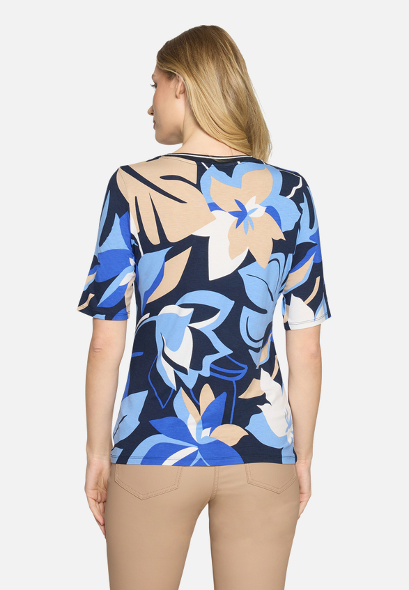 Basic Shirt mit Print / Modellfoto Rückseite
