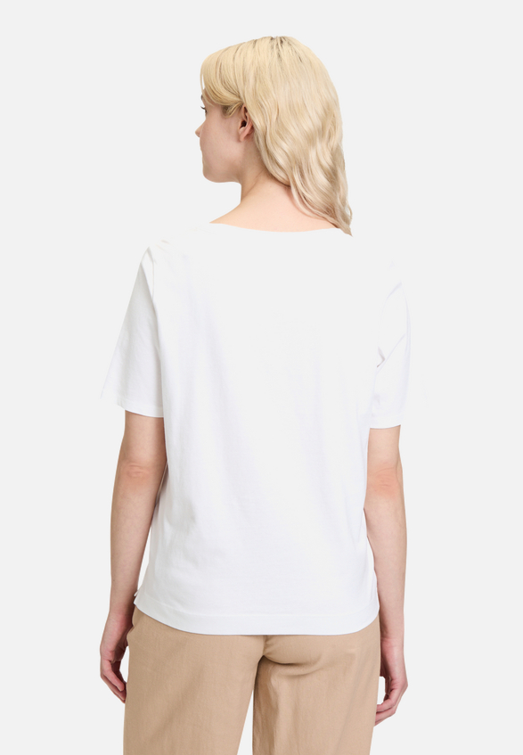 Basic Shirt mit Placement / Modellfoto Rückseite