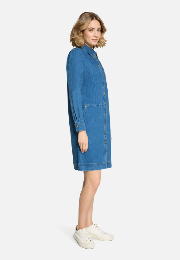 Hemdblusenkleid mit Knopfleiste / Modellfoto Vorderseite (Outfit)