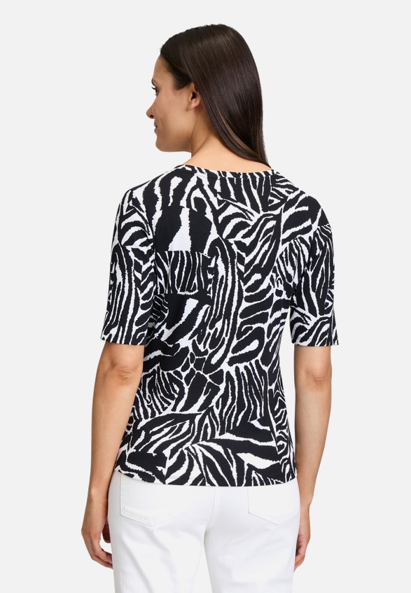 Basic Shirt mit Rippenstruktur / Modellfoto Rückseite
